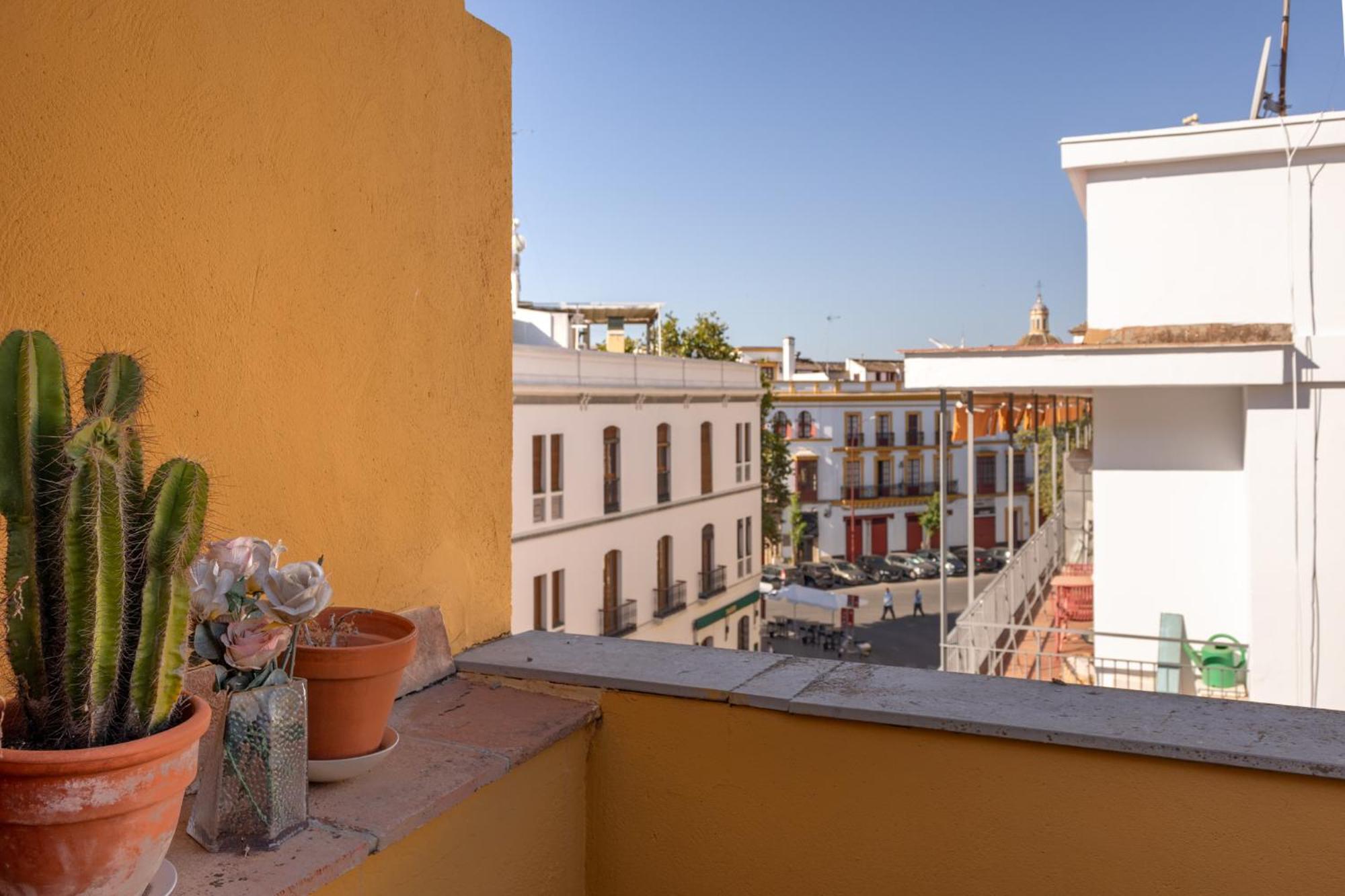 La Maestranza Charming One Or Two Bedrooms Apartments By Ocityzen Seville Exterior photo